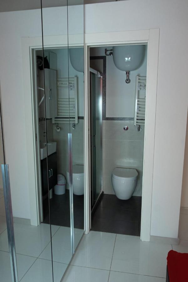 Roma Castel Nepi Home Near Colosseo Екстер'єр фото